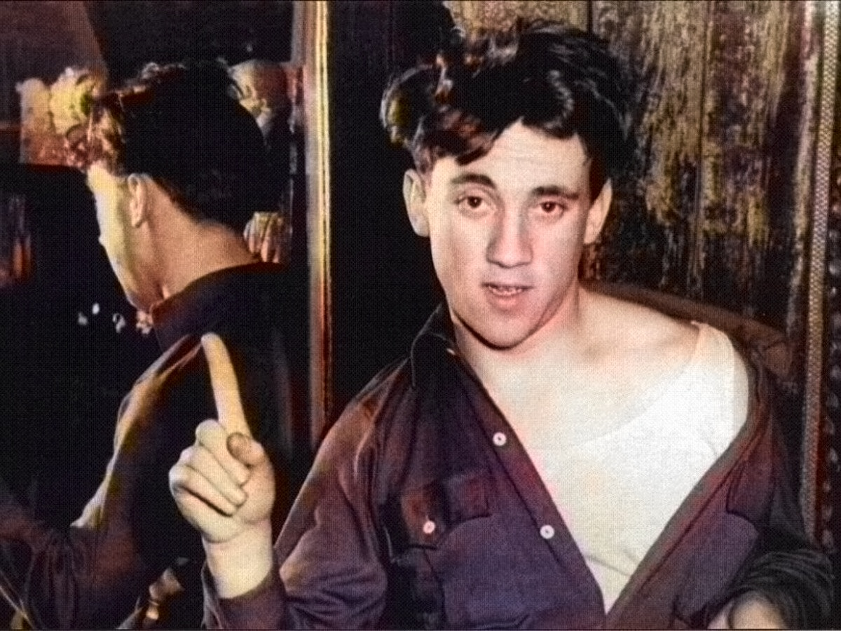 Владимир Высоцкий в юности 