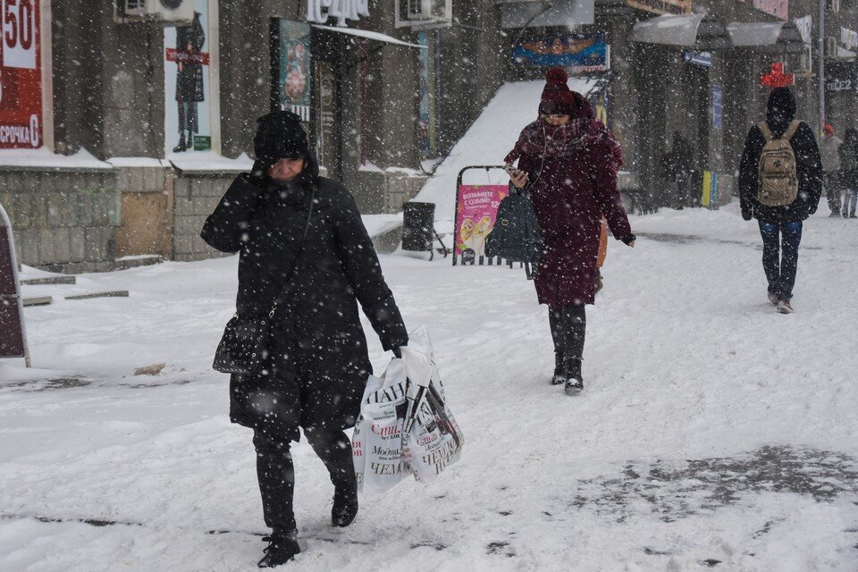     В Международный женский день погода не пощадила столицу Сибири. Алена МАРТЫНОВА, КП-Новосибирск