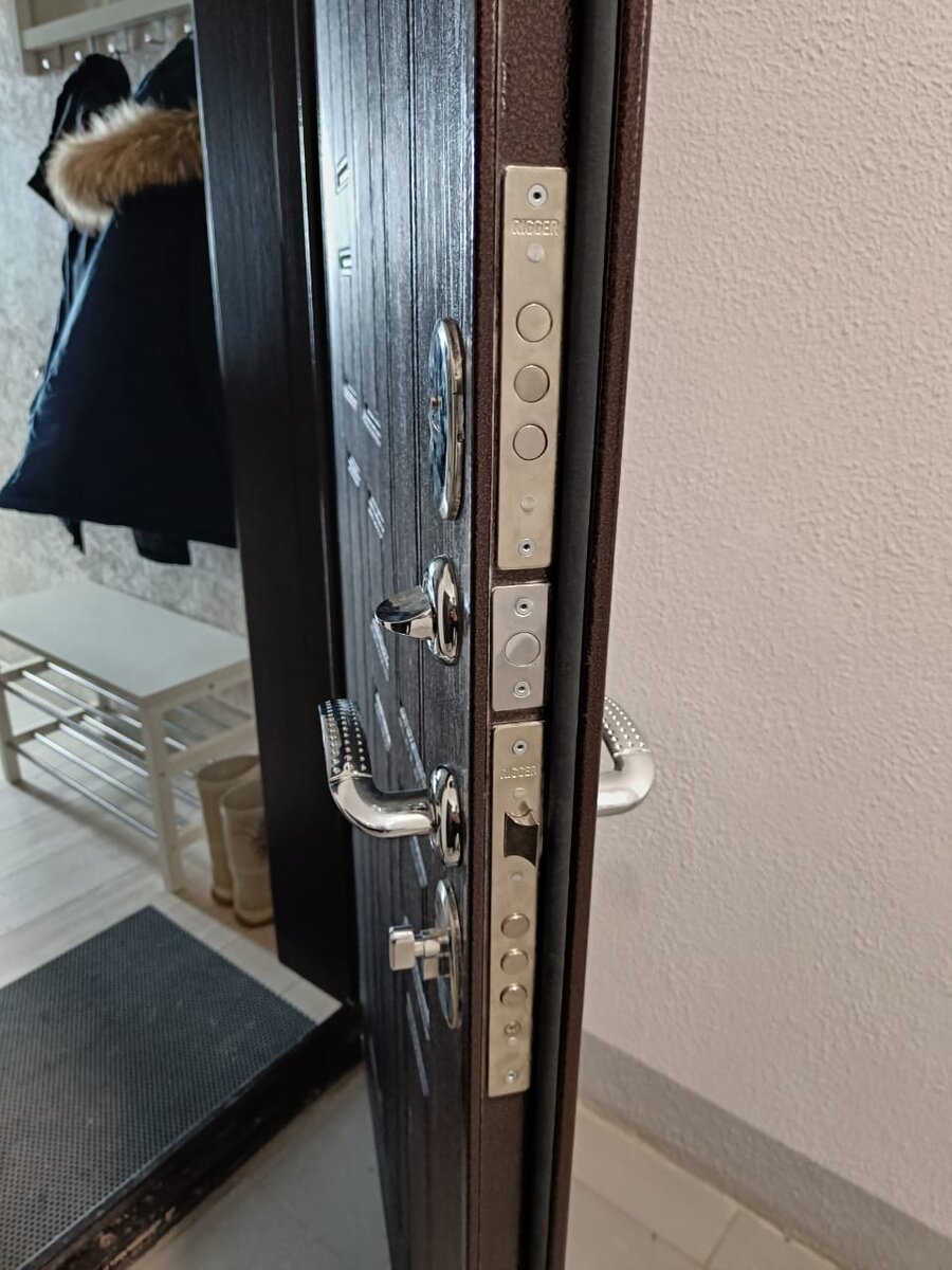 Эта дверь уже закрылась в нашей жизни навсегда. 