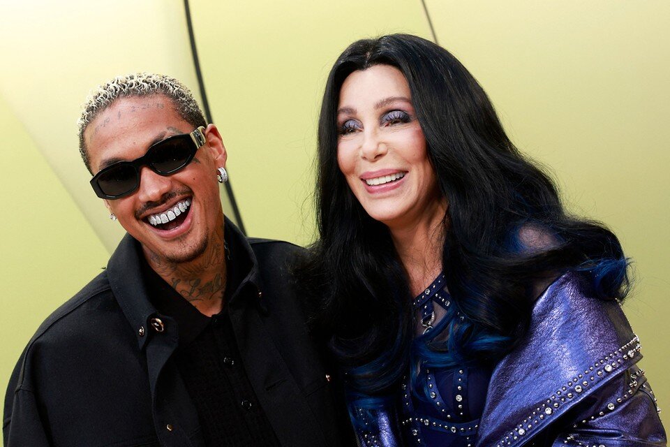 Шер американская певица сейчас. Шер в 77 лет. Шер вышла замуж. Шер вышла замуж. Шер вышла замуж.