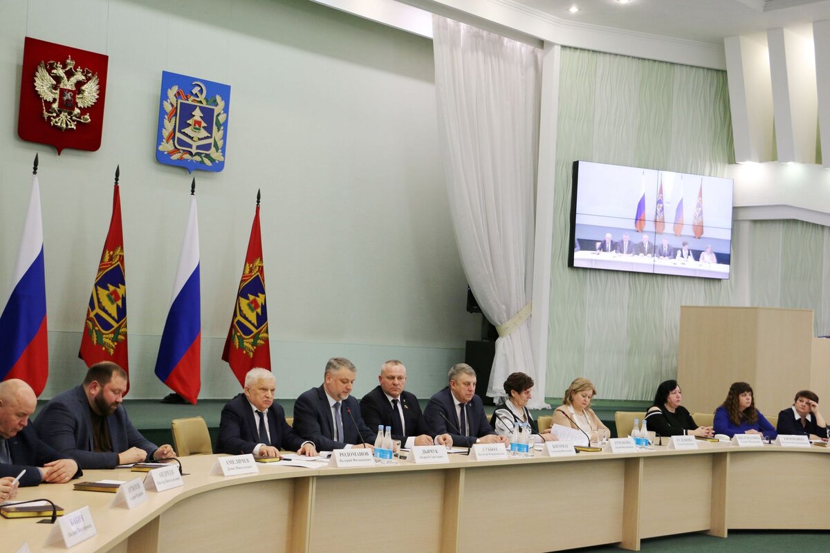    Председателем бесполезной Общественной палаты Брянской области стал опытный функционер Родоманов avchernov