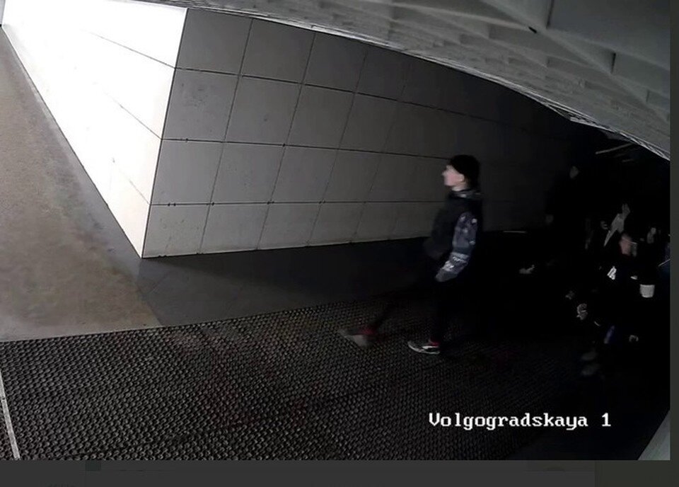 Канал арины которая упала в подземный переход. Подземный пешеходный переход «площадь революции». Канал арины которая упала в подземный переход. Канал арины которая упала в подземный переход. Подземный переход фото.