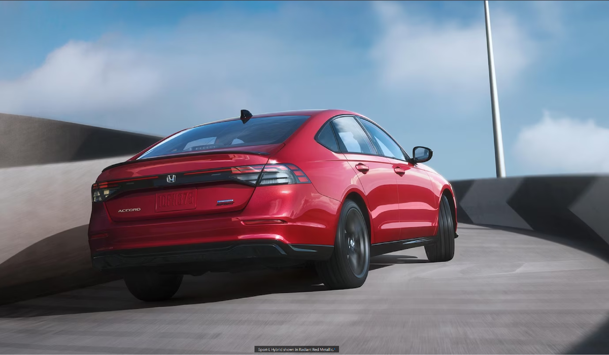 Ну и зачем хотеть Камри или Пассат, если есть вот такой Аккорд! Во всём ...