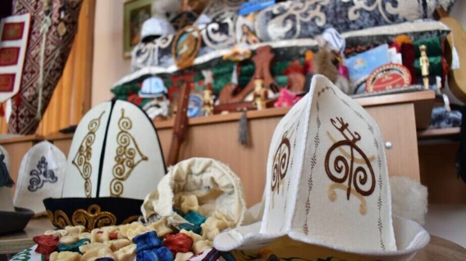     Праздник под названием «Ак Калпак» отметили в Хабаровском государственном институте культуры.