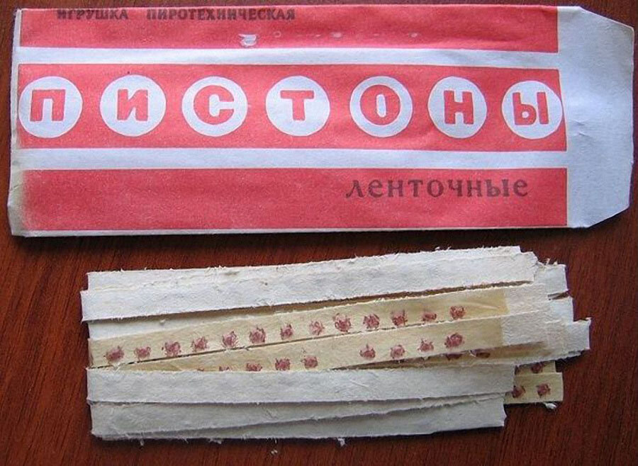 Пусть они были не такими яркими и продвинутыми, но любовь к ним до сих пор объединяет миллионы взрослых, когда-то бывших детьми В Советском союзе игрушки были «заточены» под реалии: не просто...-18