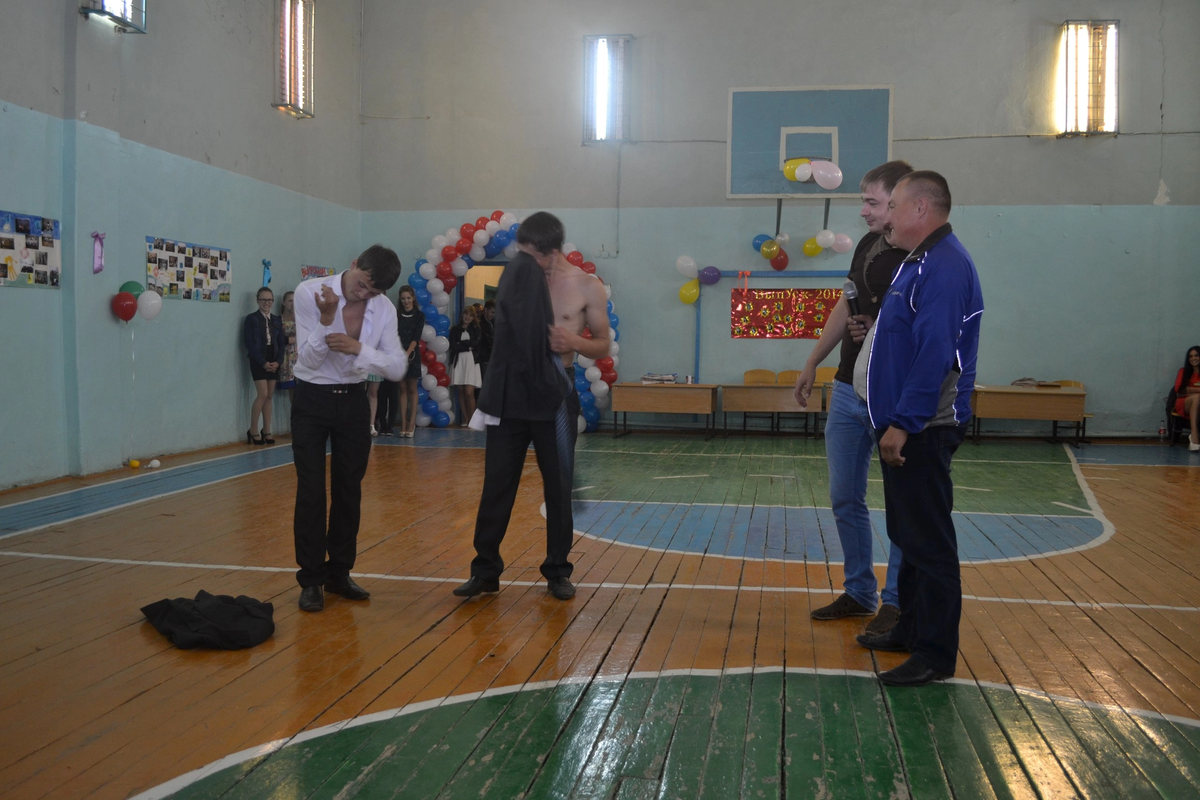 Выпускной в спортзале