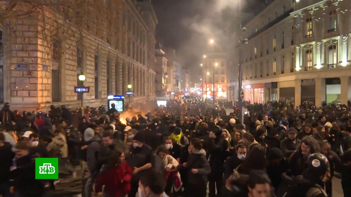 Во Франции арестовали более 850 протестующих против пенсионной реформы |  НТВ: лучшее | Дзен