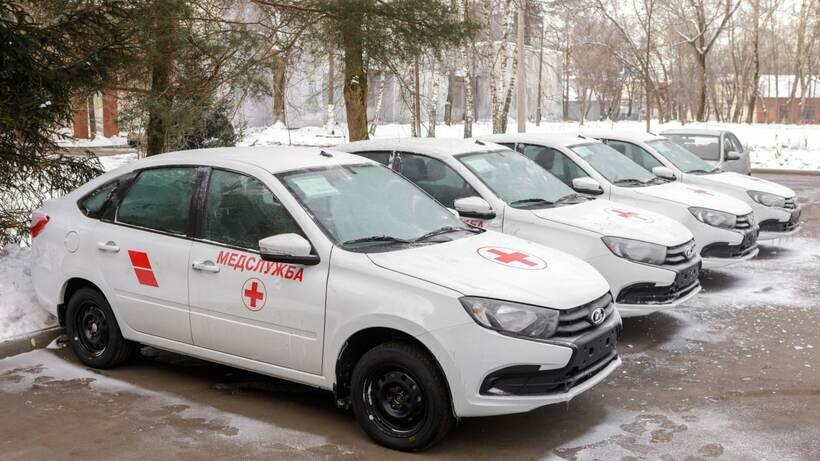    Автомобили в медицинских учреждениях в Подмосковья © Пресс-служба Губернатора и Правительства Московской области