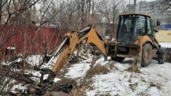     Возле жилых построек в поселке имени Горького неизвестные сливают жидкие отходы. По замечанию очевидцев нечистоты сливают регулярно в местную речку.