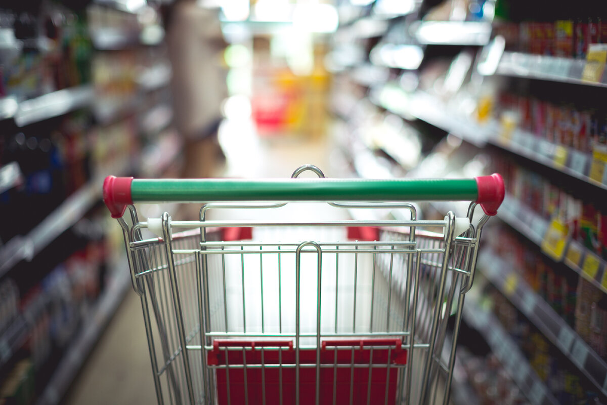 <a href="https://ru.freepik.com/free-photo/closeup-detail-of-a-woman-shopping-in-a-supermarket_5519345.htm#query=%D1%82%D0%B5%D0%BB%D0%B5%D0%B6%D0%BA%D0%B0%20%D1%81%20%D0%BF%D1%80%D0%BE%D0%B4%D1%83%D0%BA%D1%82%D0%B0%D0%BC%D0%B8&position=45&from_view=search&track=ais">Изображение от jcomp</a> на Freepik