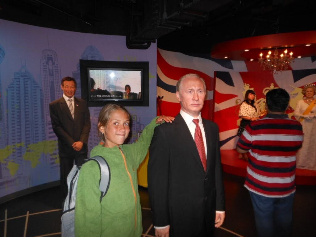 Встретили мы тут одного знакомого на днях, он сказал, что выборы тут - настоящее фуфло. В его стране вот выборов нет и ничего, нормально живёт страна.