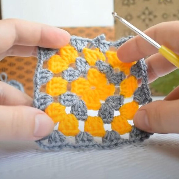 Как вязать квадрат крючком. Простой квадратный мотив от угла Урок 103 How to crochet a square