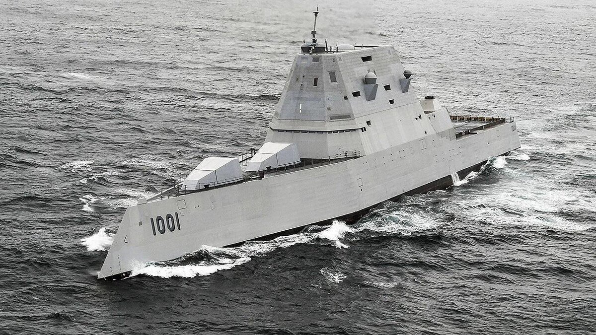 Ракетный эсминец класса Zumwalt USS Michael Monsoor (DDG 1001) в Тихом океане, 2021 год. Фото: commons.wikimedia.org