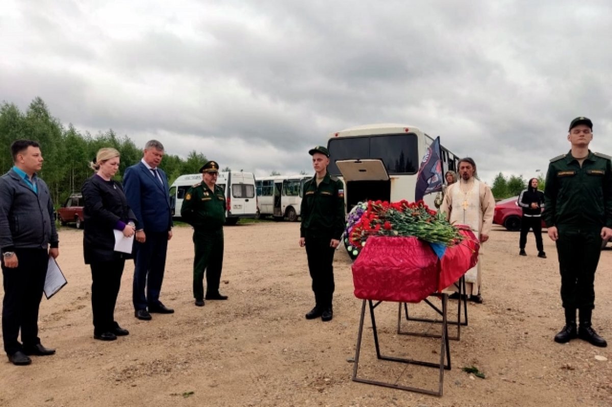    Погибшего в СВО сержанта Владимира Шишкова похоронили в Тверской области