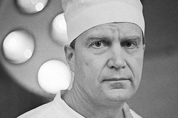     Господь создал Еву из ребра Адама, а Виктор Калнберз стал первым хирургом СССР, который провел операцию по смене пола