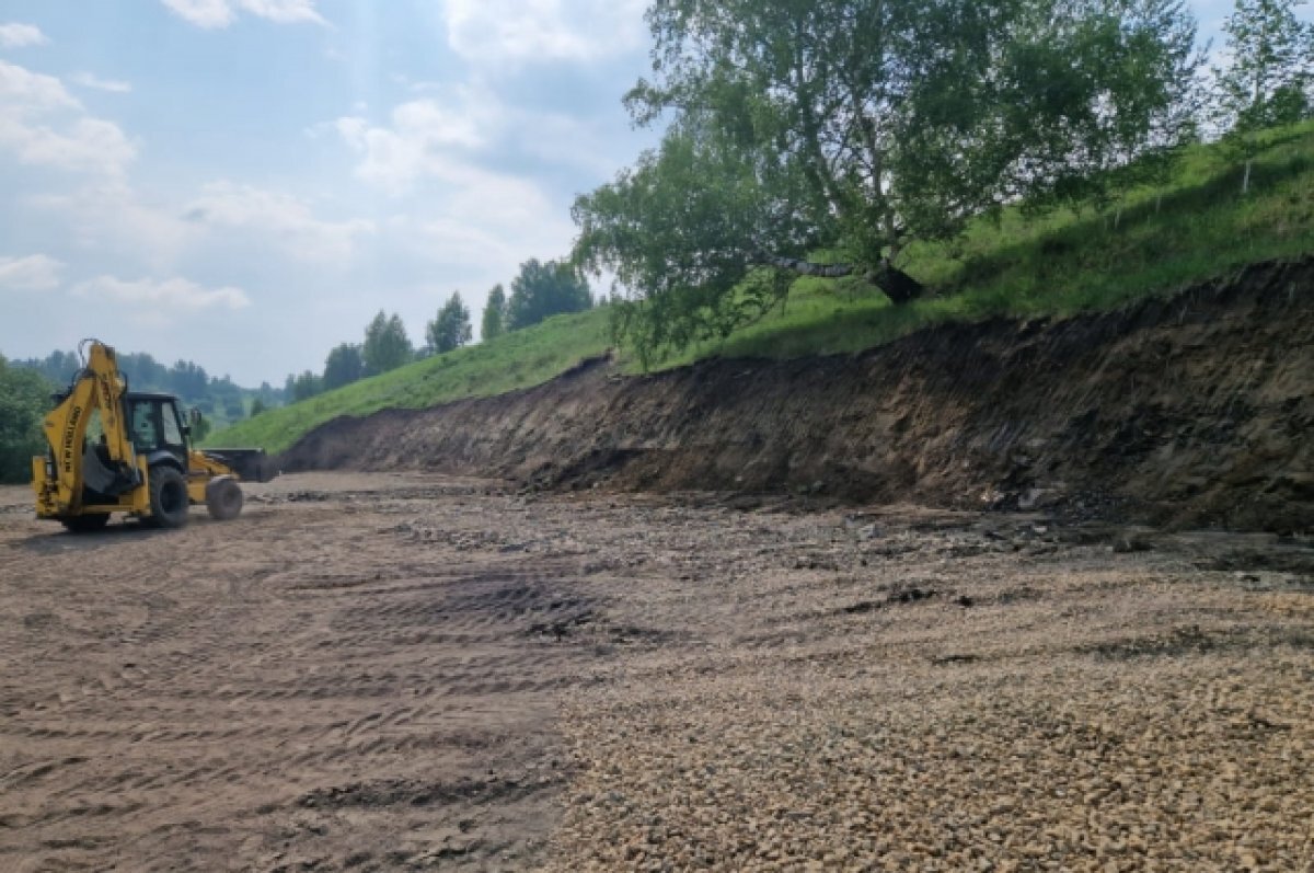    Дорогу к участку пришлось прокладывать с нуля.