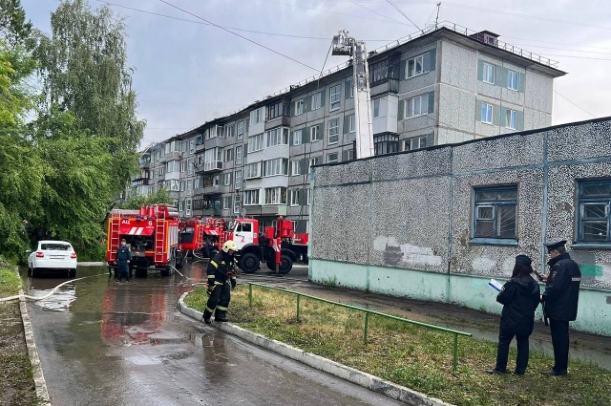    Жильцов омской многоэтажки, пострадавшей от пожара, разместили в школе № 47