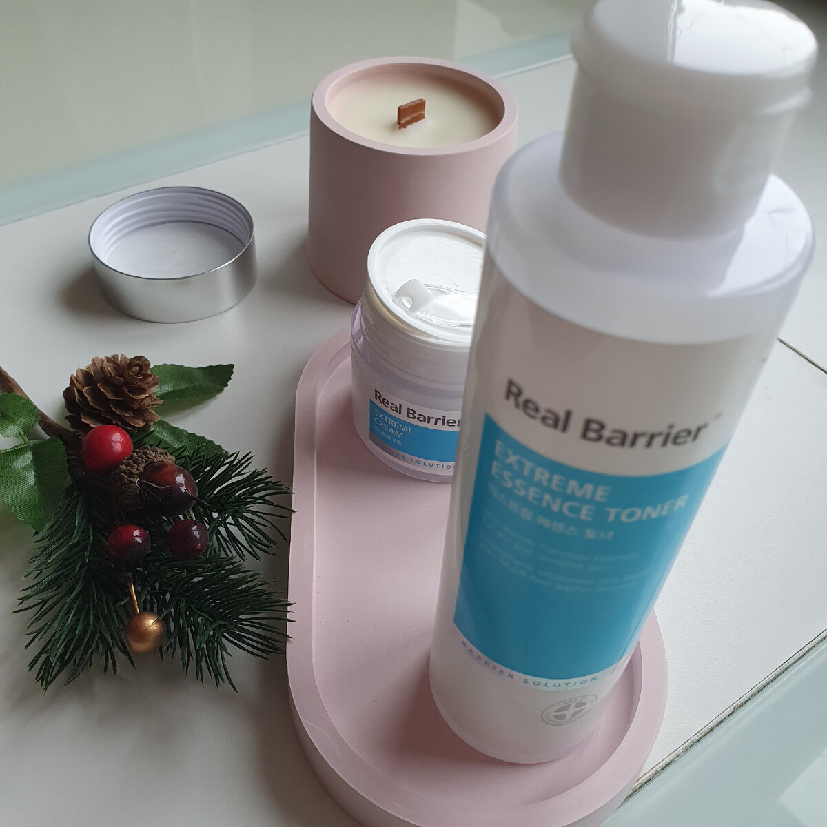 Мне очень понравился тонер от real barrier — густой, смягчающий, восстанавливающий кожу. Для зимнего ухода повторю его.