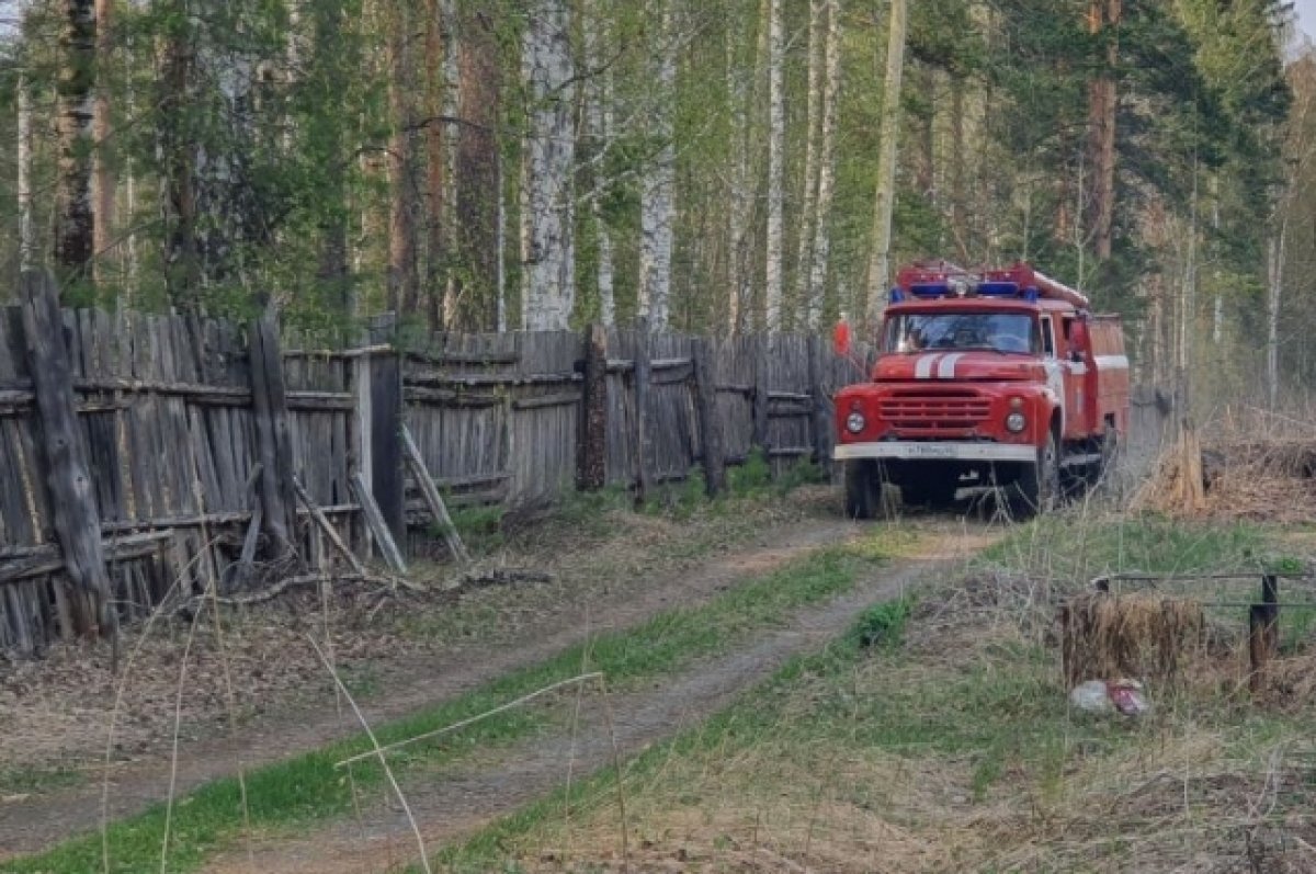    16 природных пожаров локализовали в Свердловской области