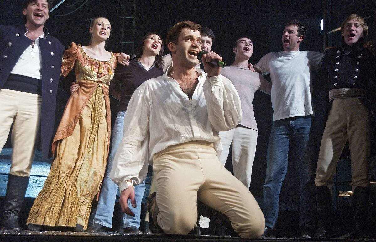 В 2005 году заменил Николая Караченцова  в культовой рок–опере «Юнона» и «Авось».