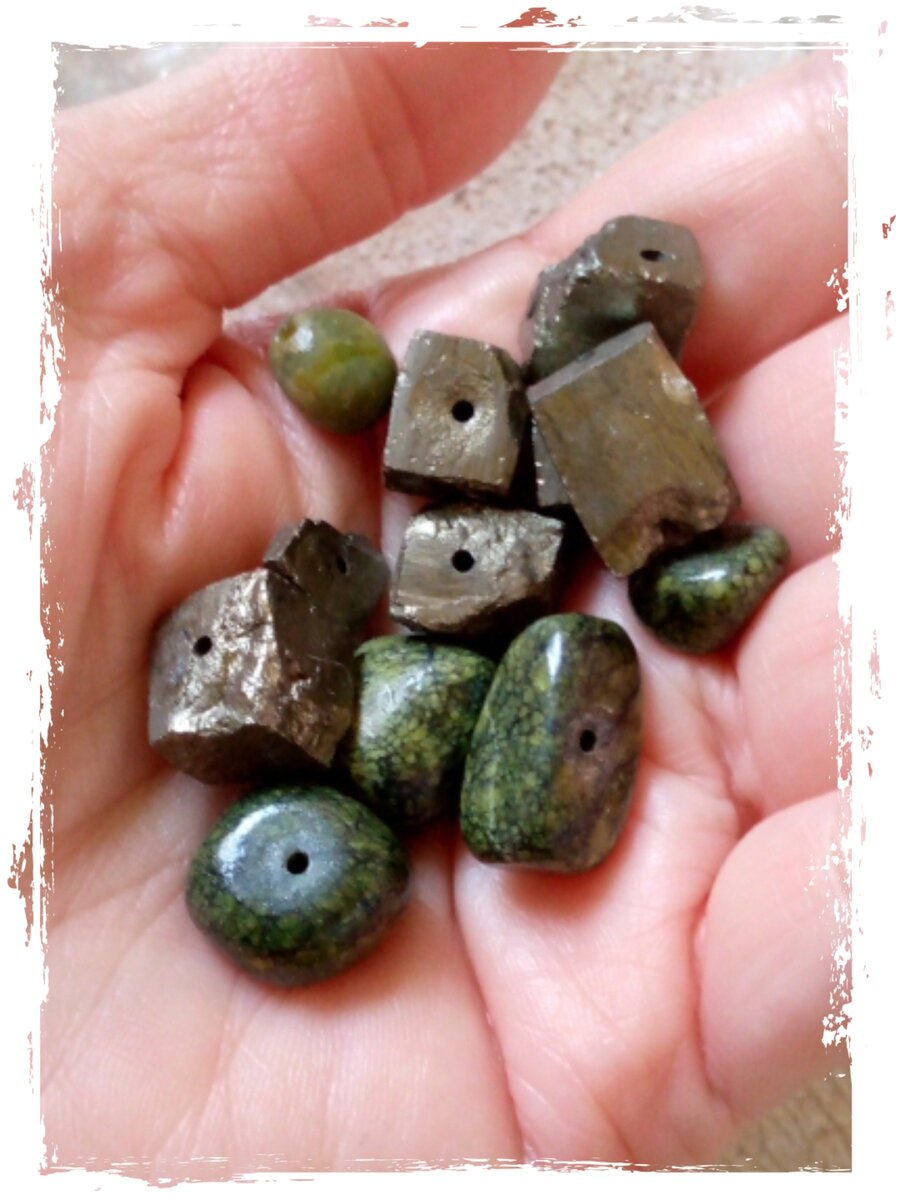 Бусины из природного змеевика + самородки пирита с отверстием из личных запасов.