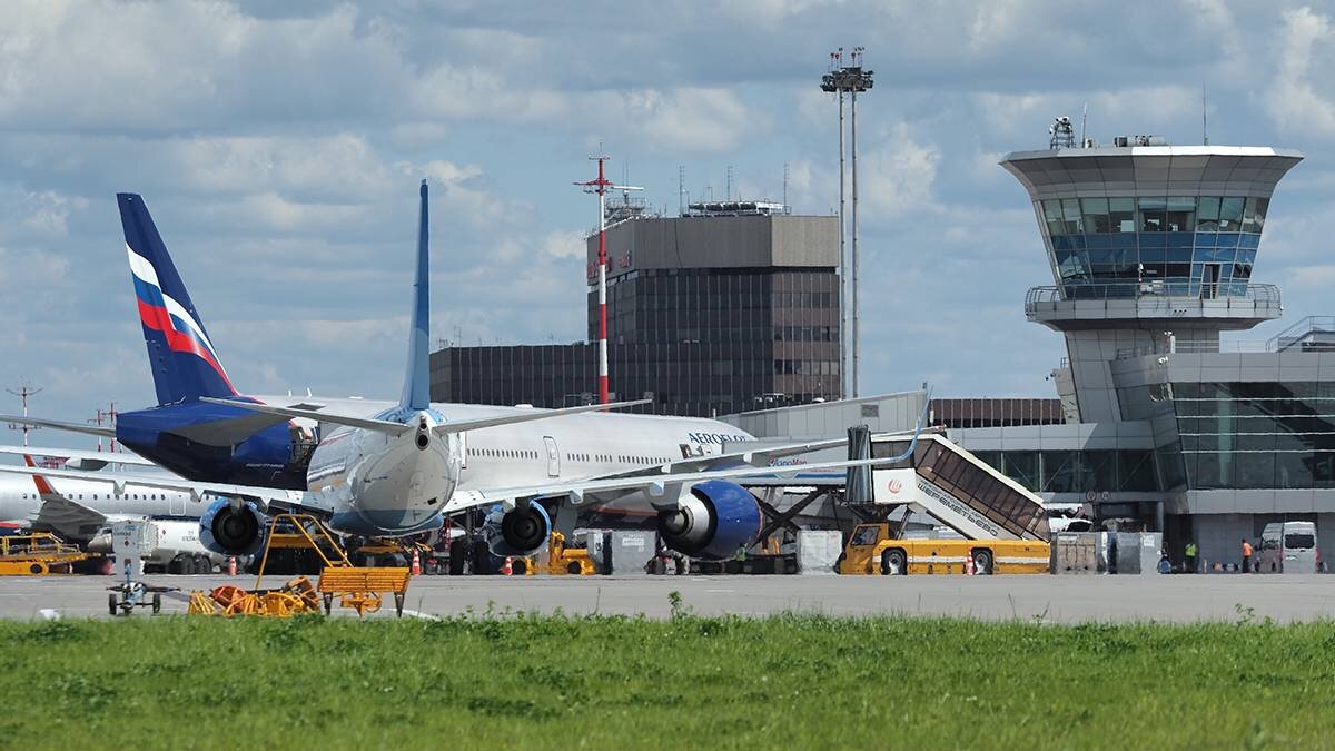 Фото самолета в аэропорту шереметьево