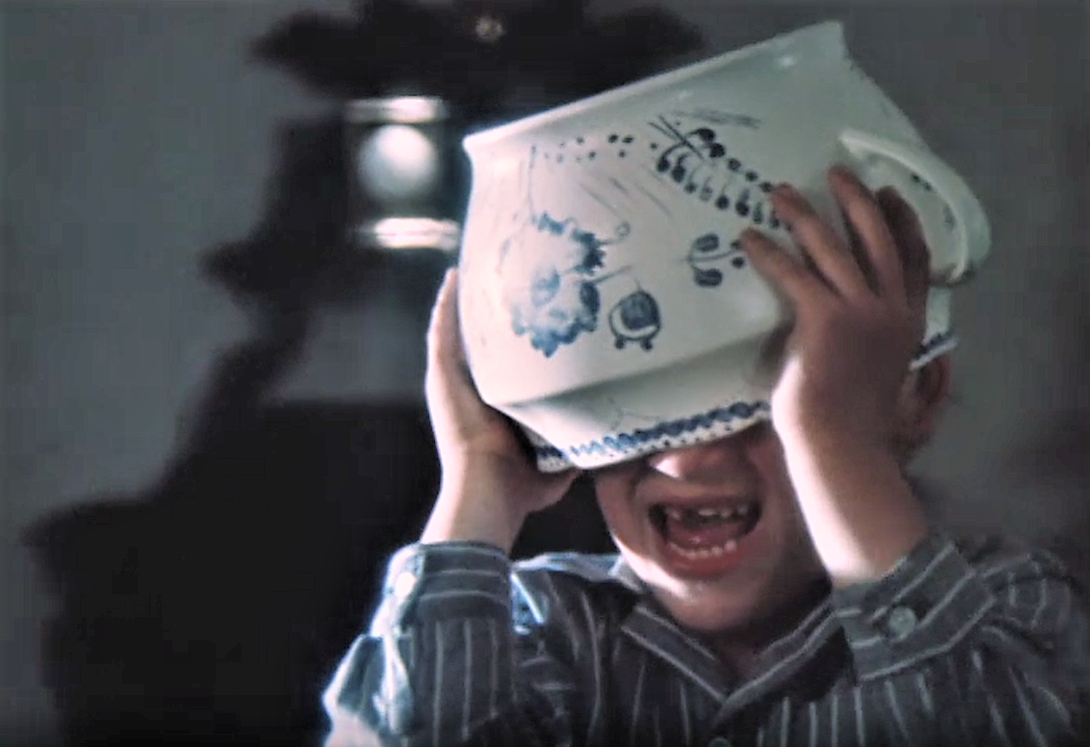 Кадр из фильма "Проделки сорванца" (1985)