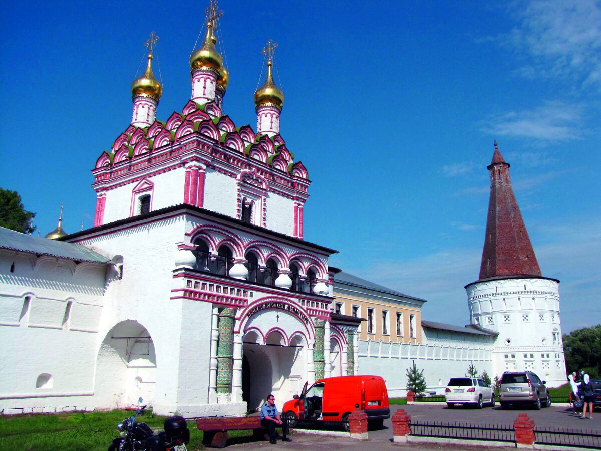 Петропавловская надвратная церковь