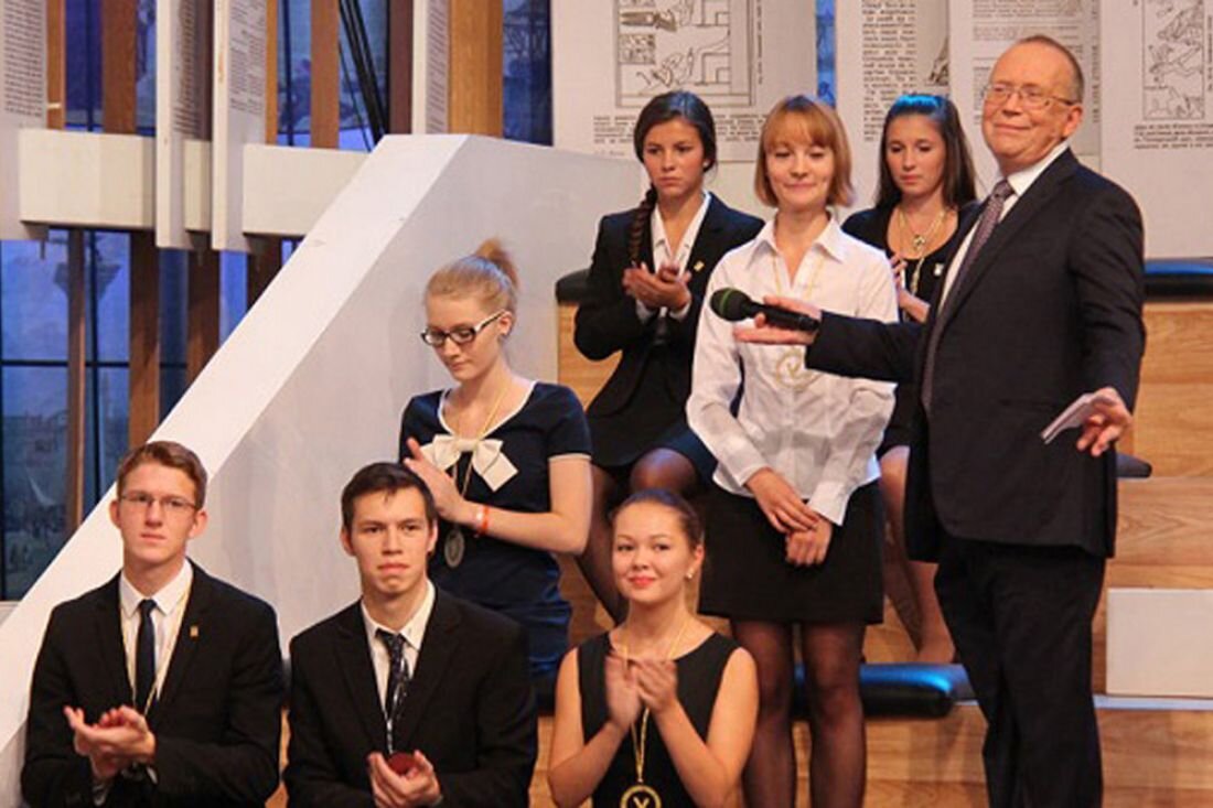 Кадр из современной передачи "Умники и умницы"