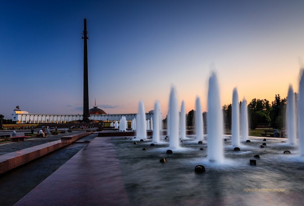 Поклонная гора в москве фото летом