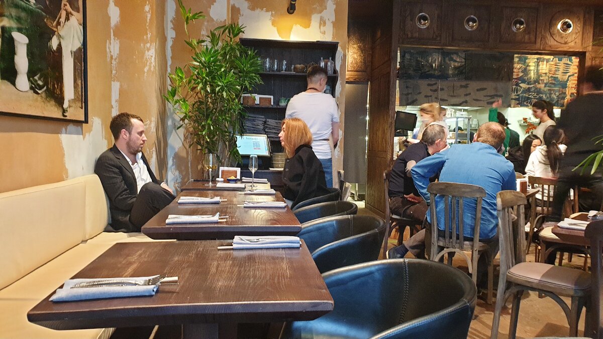 Диван и кресла ждут гурманов