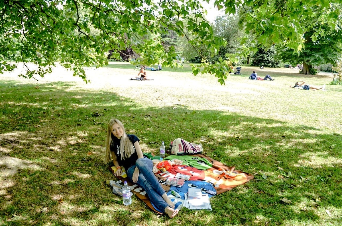 Выполняю домашнее задание в Regent's Park, London, июль 2014. Фото автора.