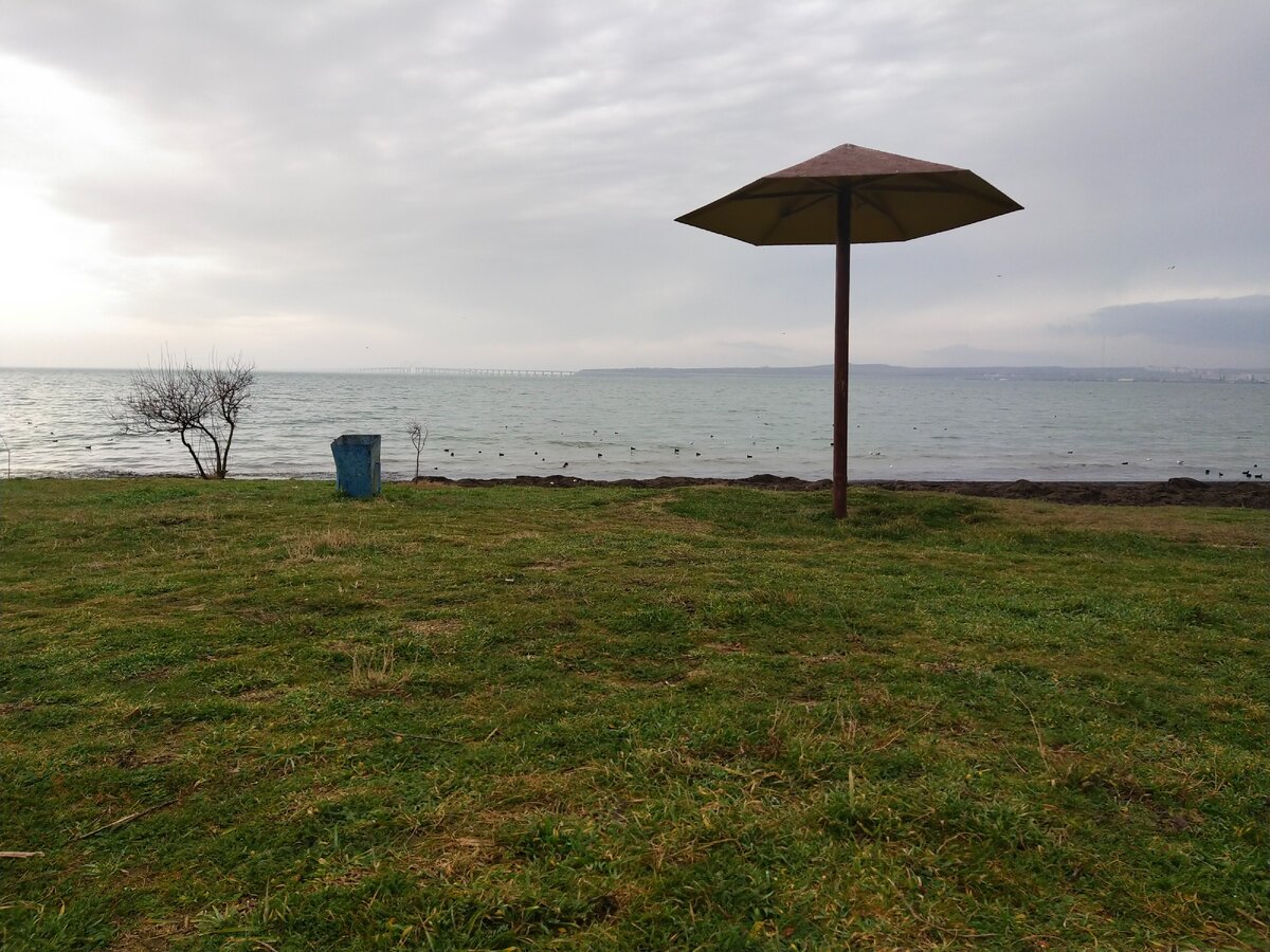 даже на пляжах