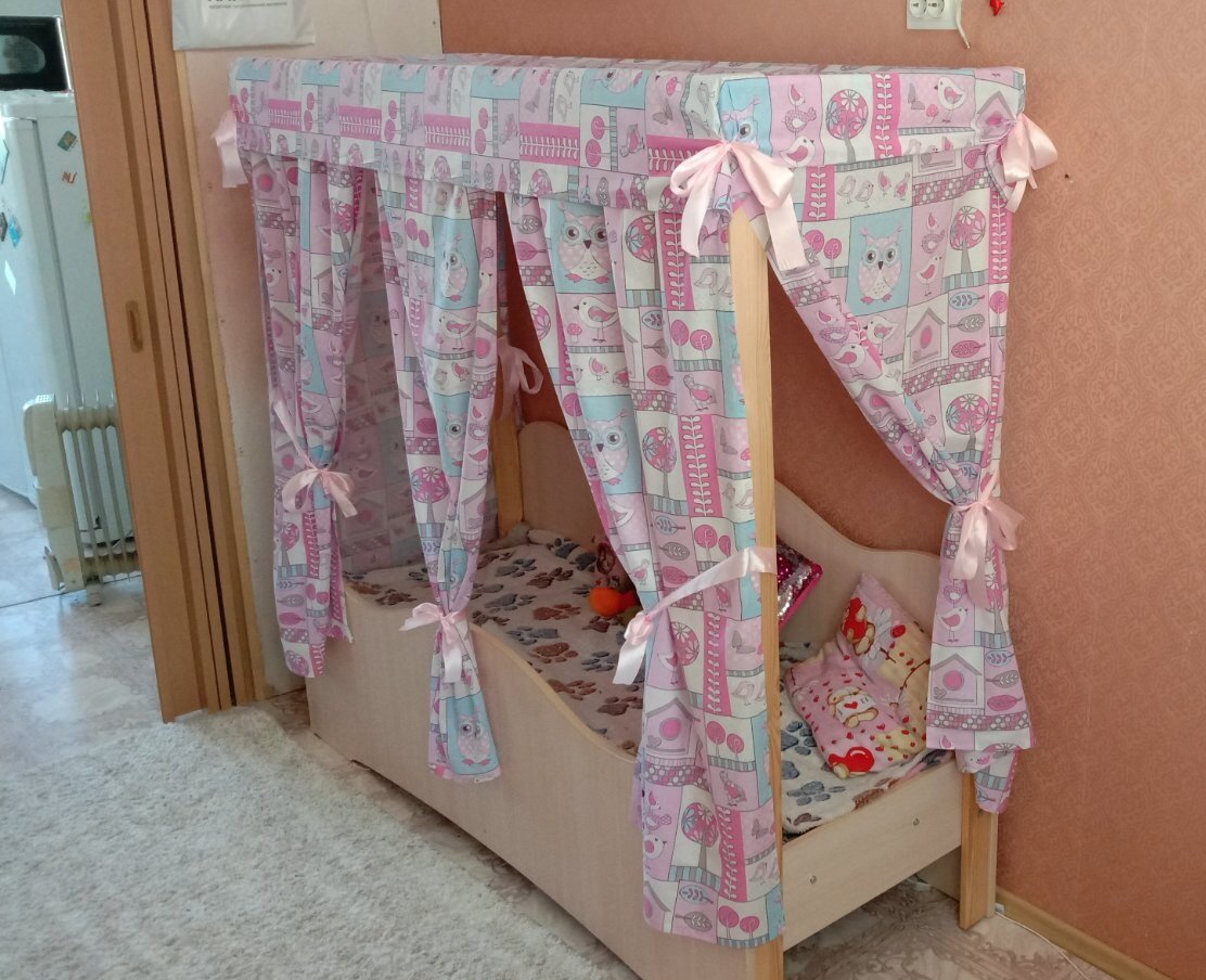 Детская кроватка для малышки из двуспальной кровати