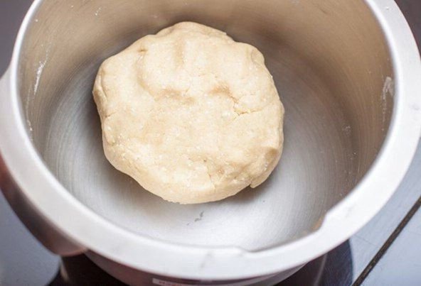 Количество муки зависит от степени влажности творога