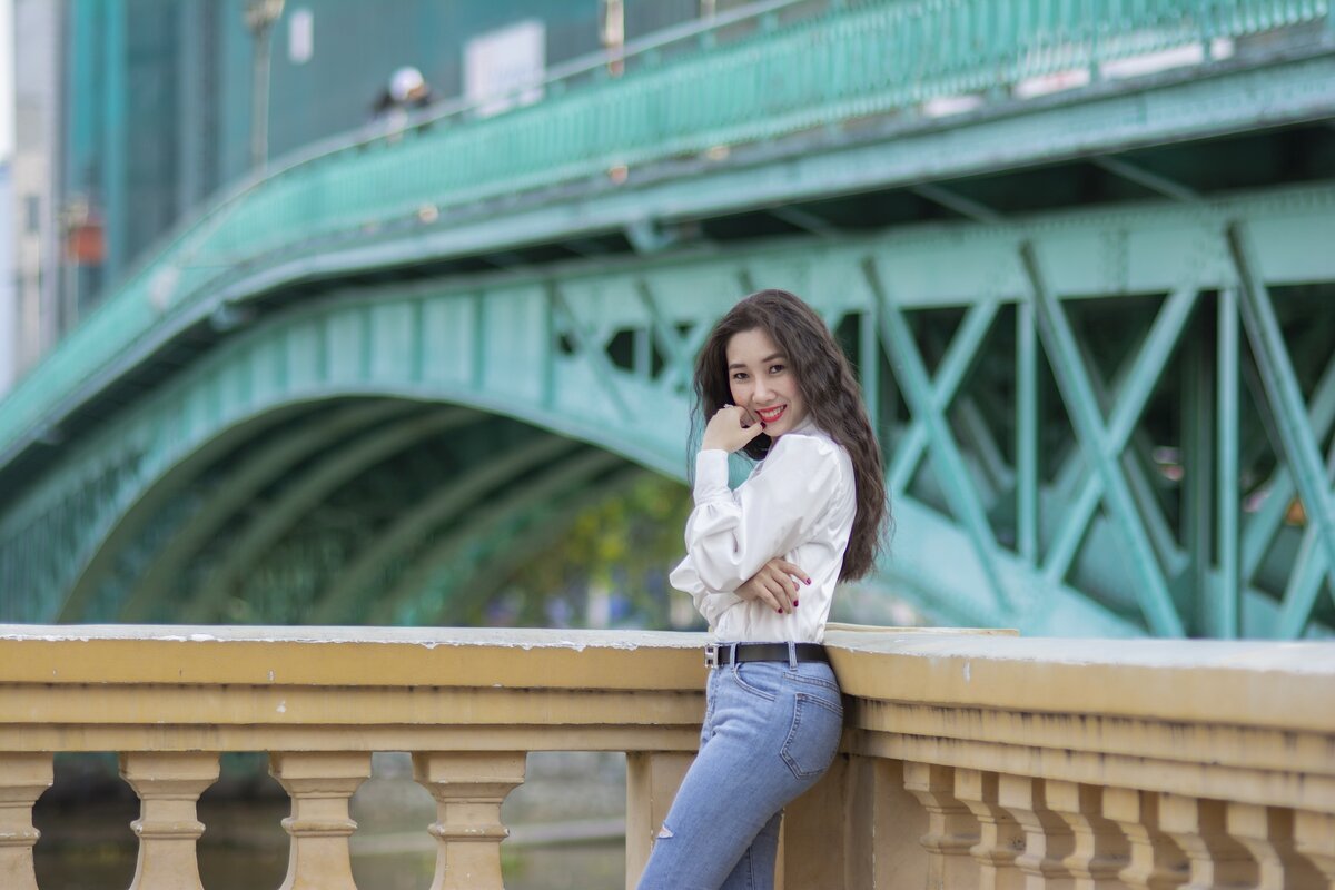 девушки на людях видео