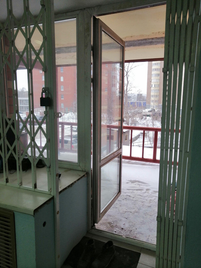 Решетки раздвижные на балконный блок - Комплект из оконной решетки и решетчатой двери
