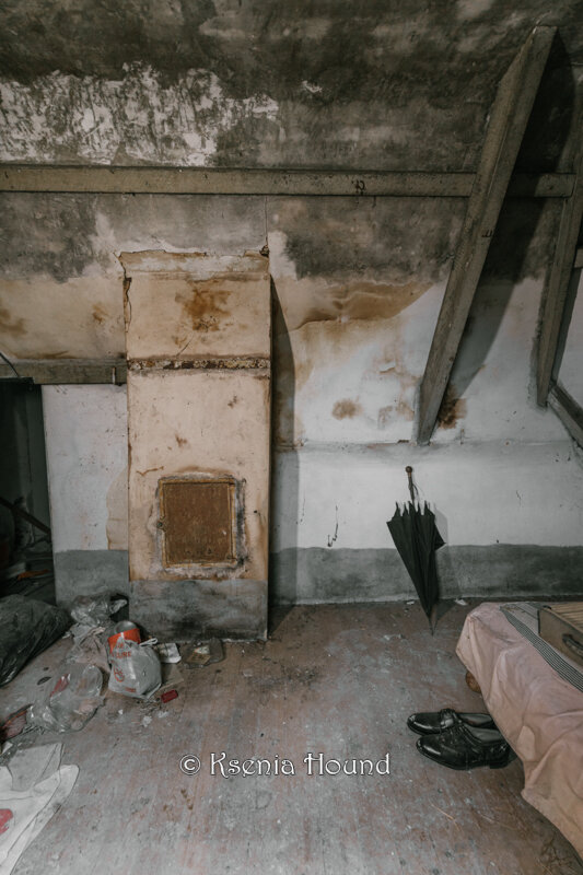 находки в доме у маньяков и серийных убийц. макс ващенко маньяк доктор. серая многоэтажка с маньяком. маньяк с канала макса ващенко. нашли дом маньяка.