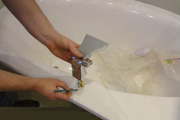 Как установить смеситель на акриловую ванну