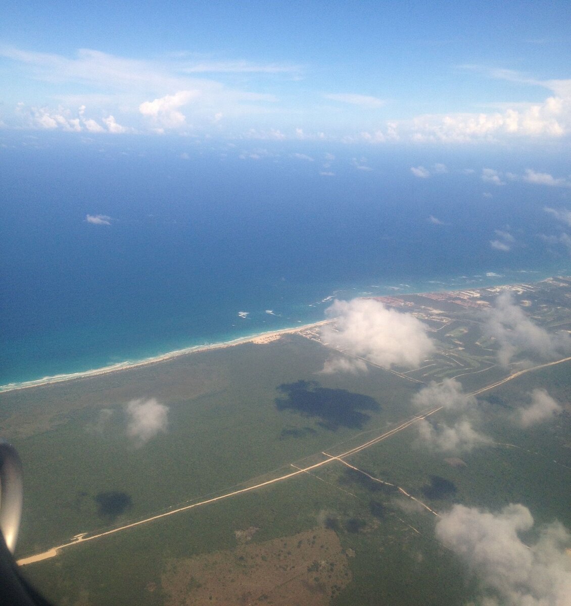 Вид из иллюминатора на пляжи Доминиканы