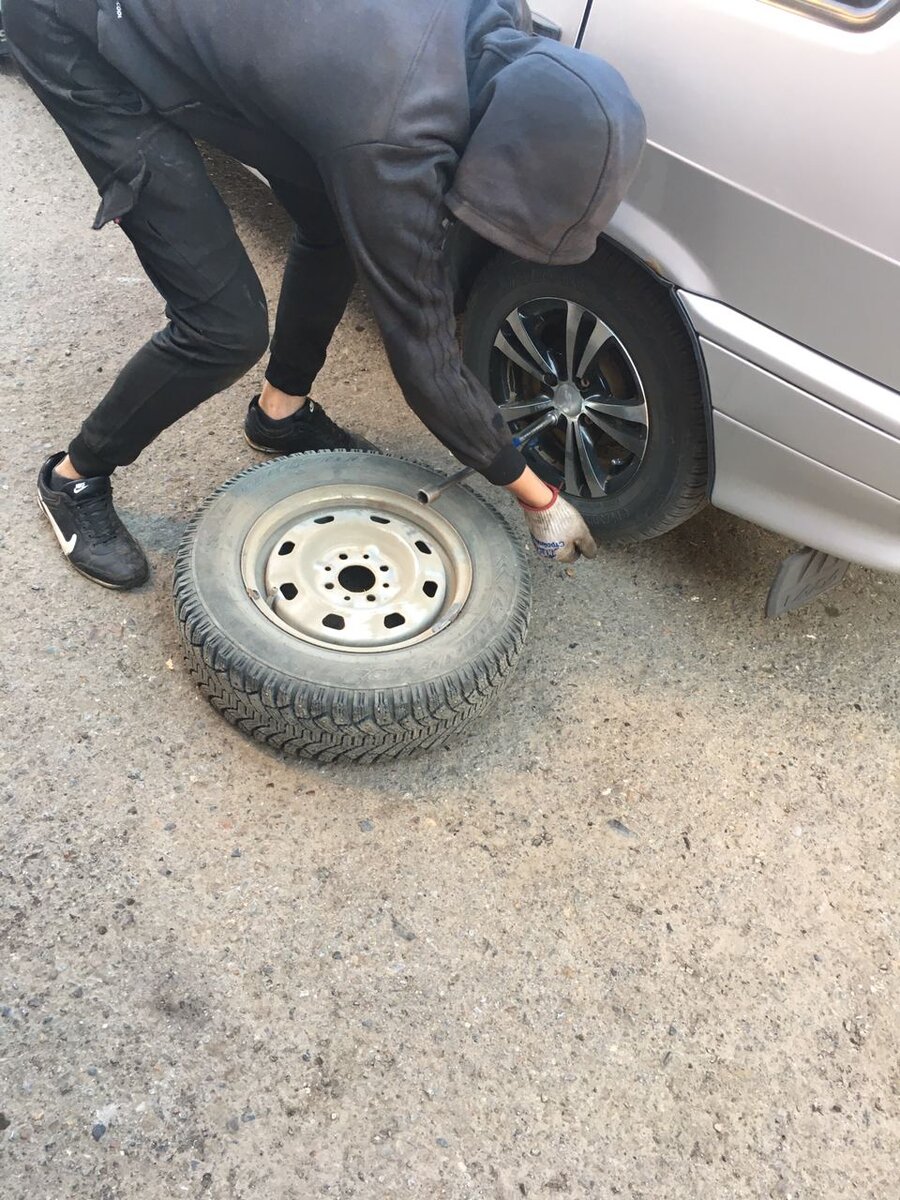 "Даже опытные водители забывают": что нужно сделать до "переобувки"