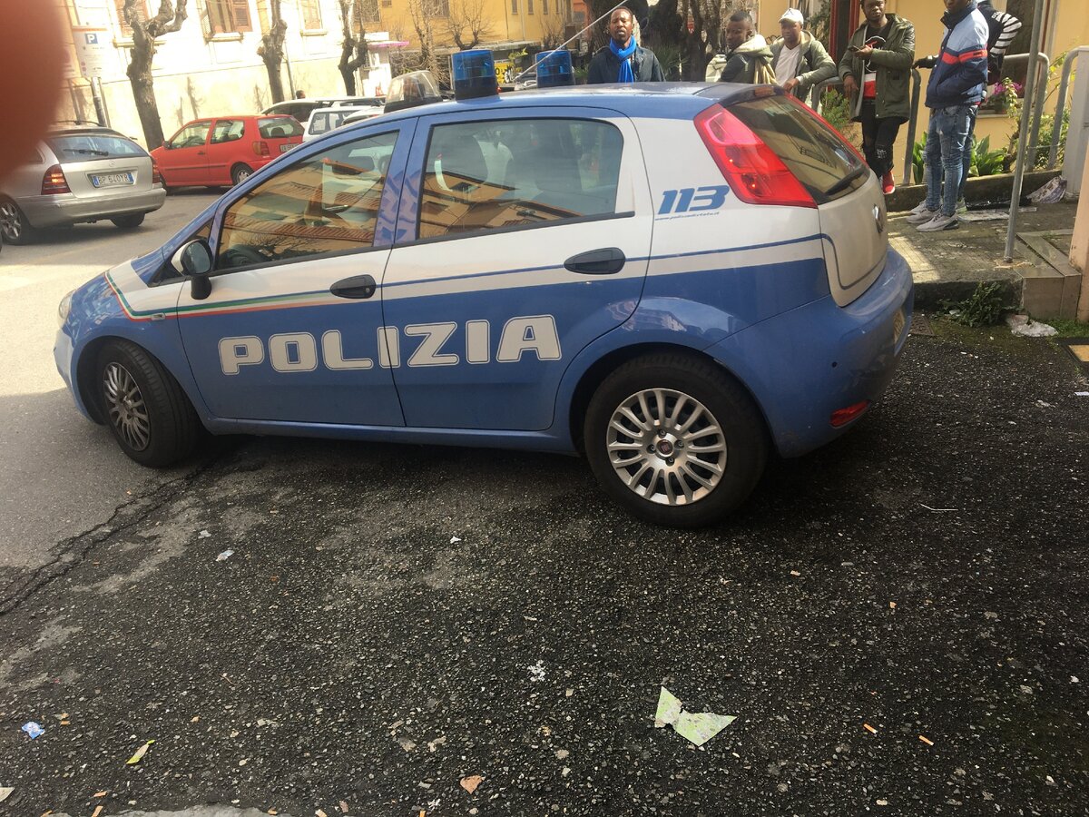 Полицейская машина в Италии.