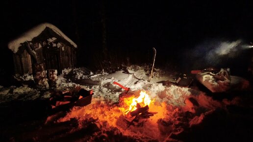 ЖИВУ В ИЗБЕ ДЕДА НА ОСТРОВЕ. ГОТОВЛЮСЬ К НОЧЁВКЕ В СТАРОЙ ИЗБЕ. ИЗБУШКА В НАСЛЕДСТВО. ОДИН В ТАЁЖНОЙ ТЕМНОТЕ.