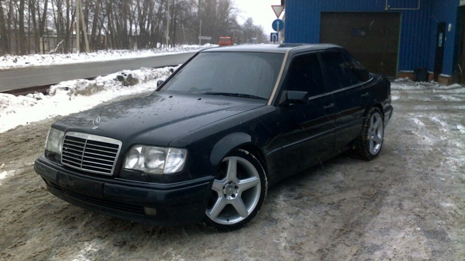 Мерседес Бенц w124 черный