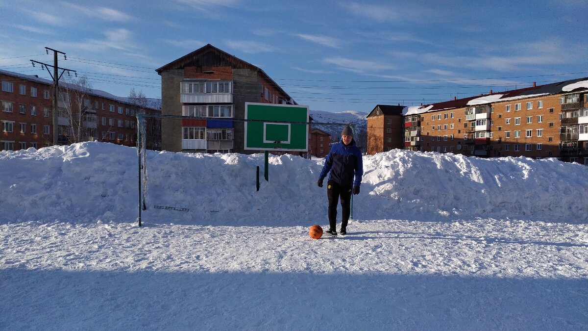 Так выглядит взрослый футболист на тренировке в -15