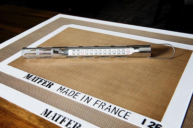 Вот как выглядит кондитерский термометр.