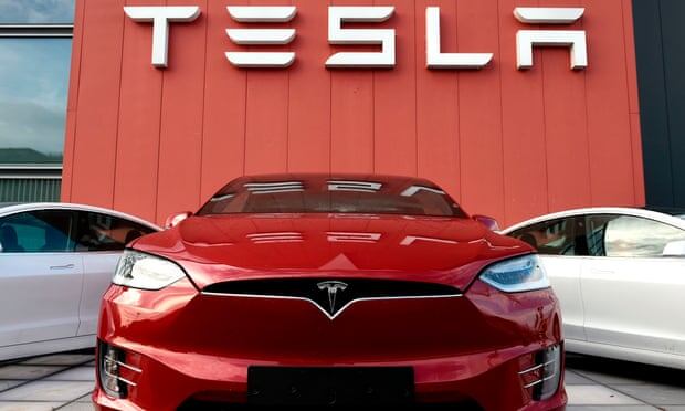 Tesla - лидер рынка электромобилей. Фотография: Джон Тис / AFP / Getty Images