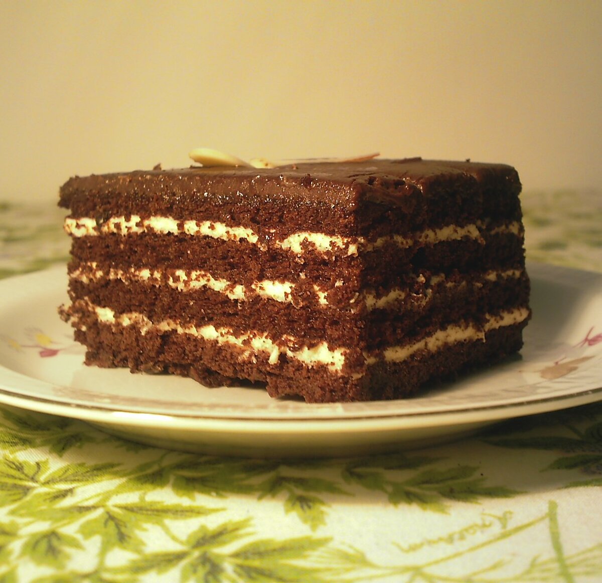 Шоколадный торт со сметанным кремом 