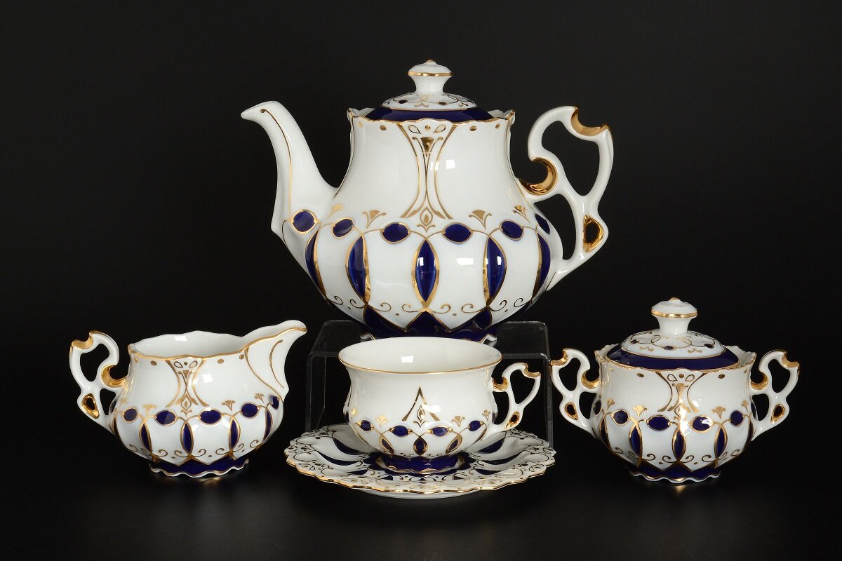 Элизабет  чайный сервиз на 6 персон 17 предметов.                                                                              Роскошный Фарфоровый Чайный сервиз Элизабет на 6 персон 17 предметов. Элитный Фарфор высокого качества украшенный кобальтом и золотом. Производитель Чехия Thun.Комплектация:Чайник 1,5 л с крышкой (2 предмета)молочник 350  мл  сахарница 300мл с крышкой (2 предмета)Чашка 300мл 6 штук Блюдце 16см 6  штук .                                                                                                                                                                        