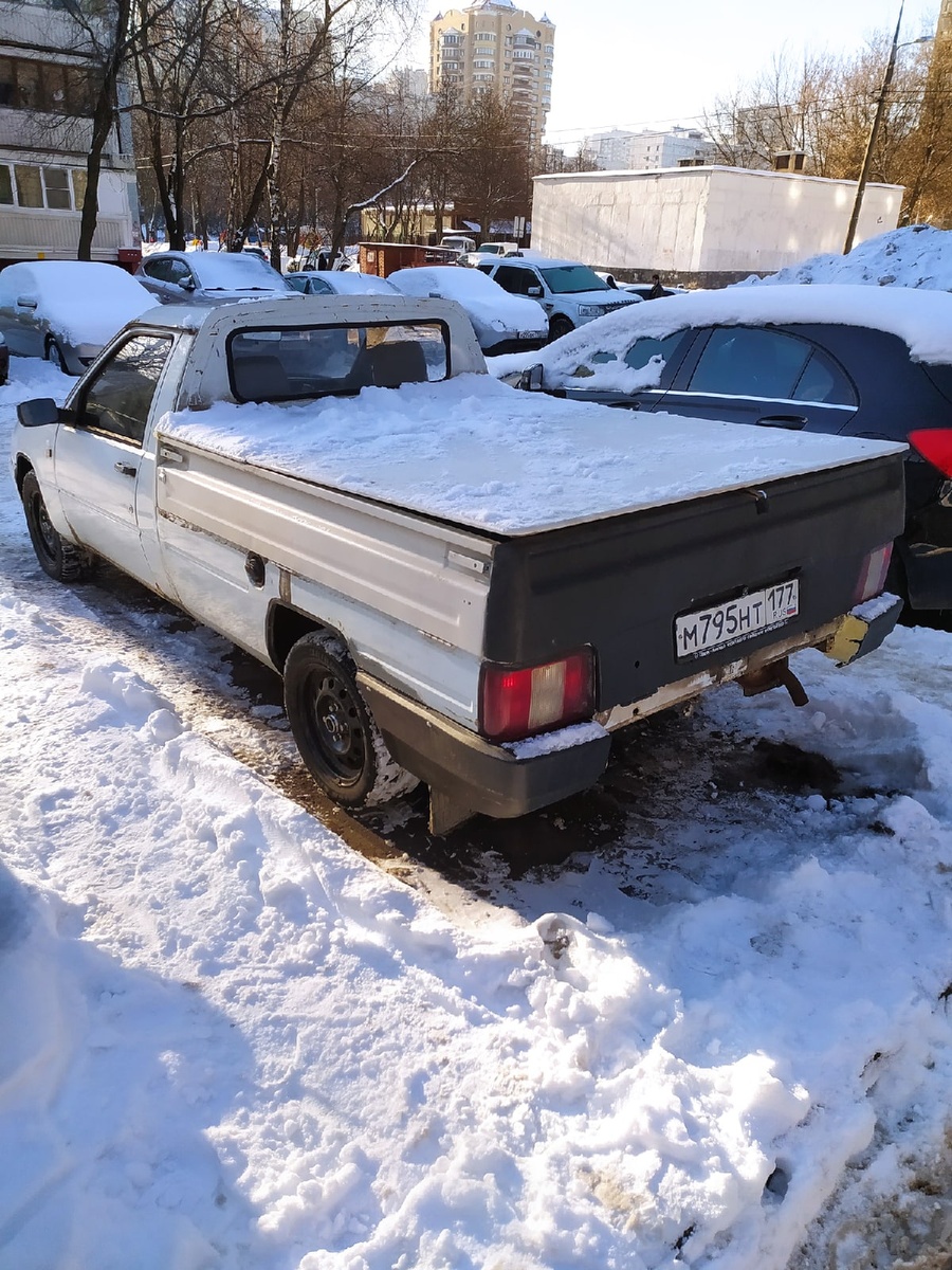 Если стоять рядом с Ижом,то можно услышать как он гниет.